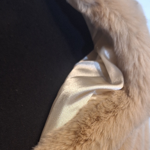 New With Tags Soft Cream Faux Fur Shawl Wrap Shrug Formal Evening Wedding #2053 - Picture 3 of 8